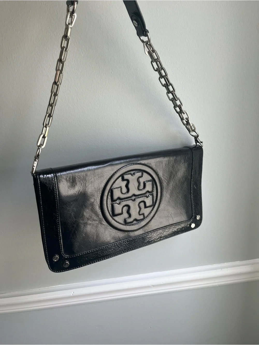 RARE Tory Burch Black Leather Logo Chain Shoulder Bag Timeless Luxury